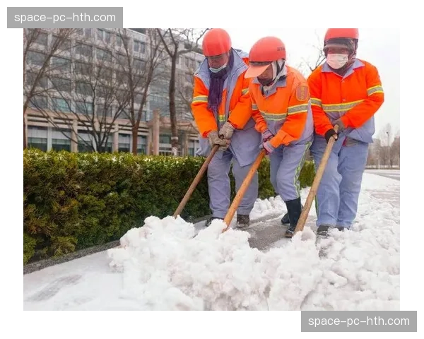 花絮：长春突降大雪，亚泰主场草皮紧急进行加热与清雪作业